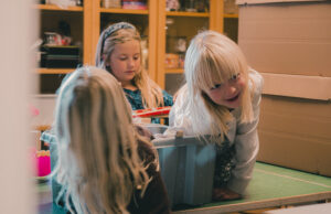 Børn leger i sfo'en